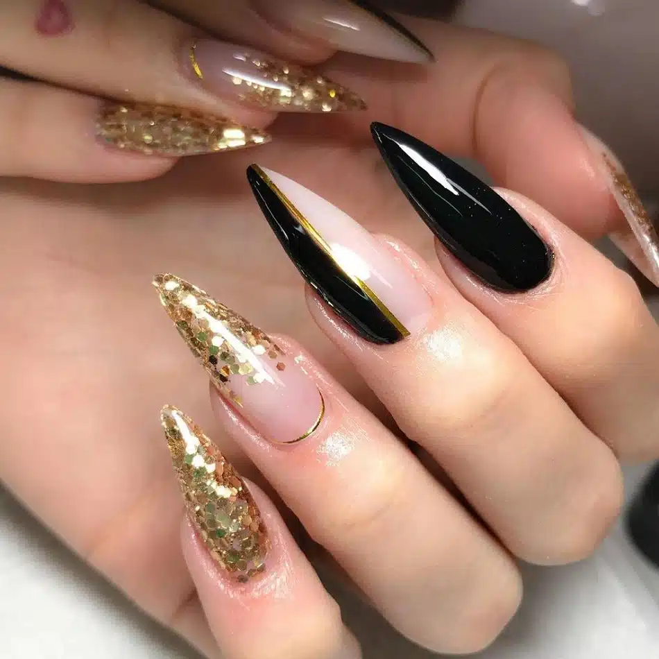 O formato stiletto é um dos mais diferenciados para unha de gel decorada